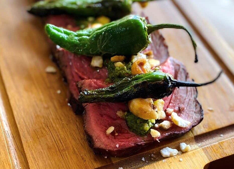 Recept | Entrecôte met Chimichurri en Pimientos de padrón