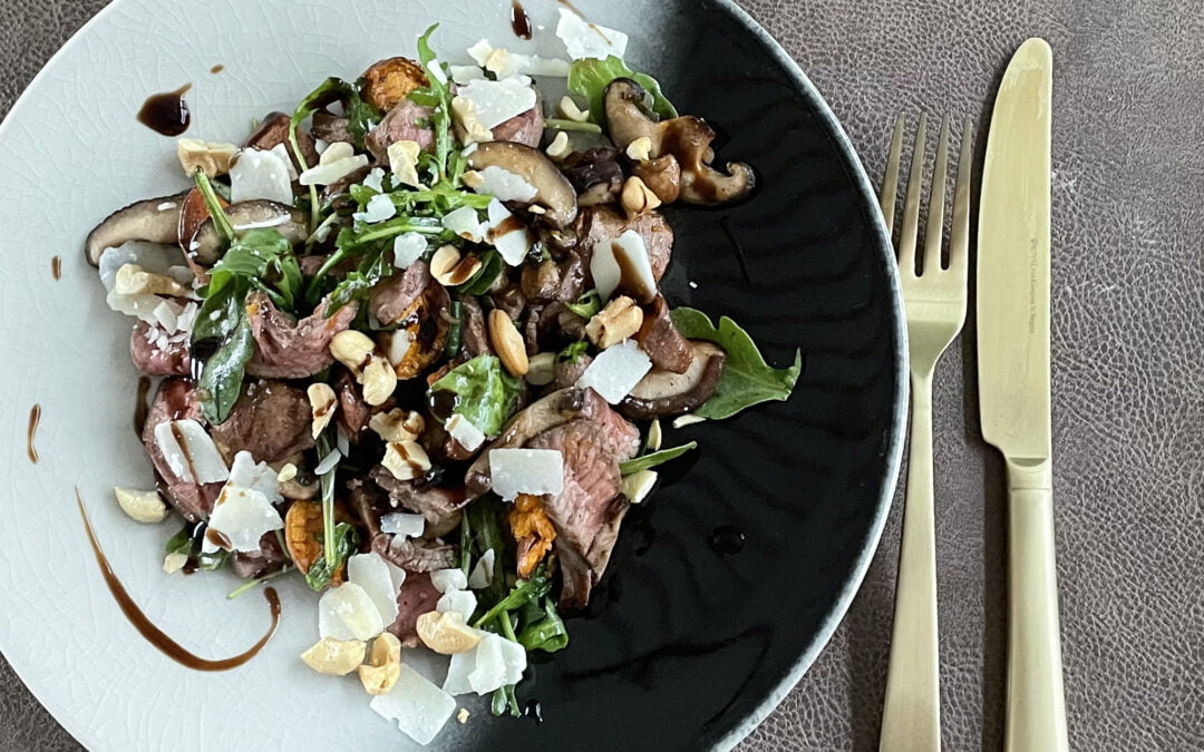 Recept | lauwwarme biefstuksalade met shiitake en zoete aardappel